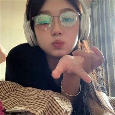 挟刀揉手